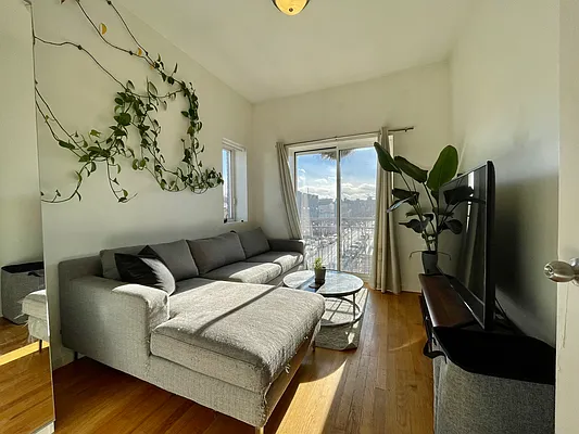 Rented by Oxford Property Group | media 12