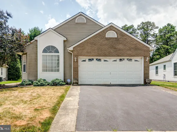 60 Canterbury Ln, Toms River, NJ 08757