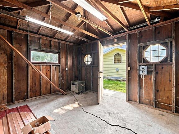 4th image of 501 Park Ln