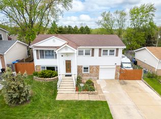 9036 W 89th St, Hickory Hills, IL 60457