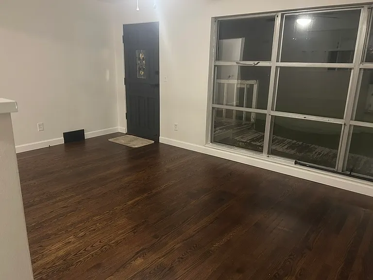 1515 Pin Oak Ln — Photo 3