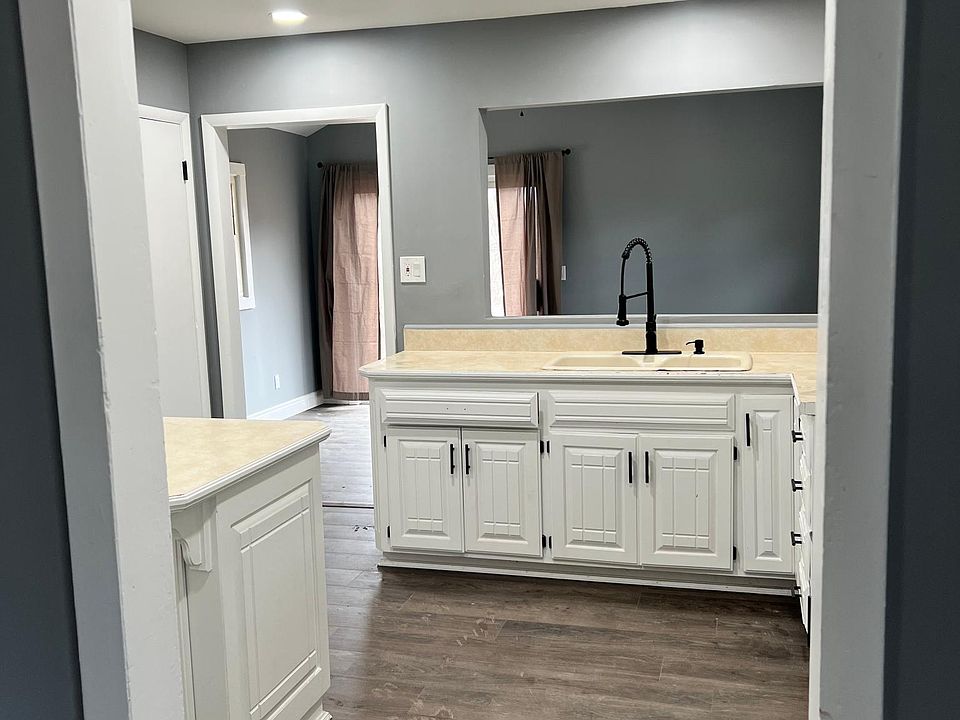 1st image of 3401 N 37th Ct