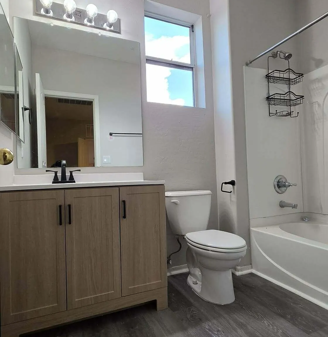 3 bed, 3.0 bath, 1572 sqft, $2,095 — Photo 1