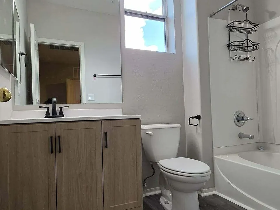 160 W Heather Ct