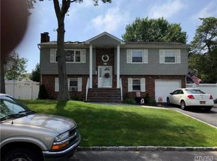 209 McCall Ave, West Islip, NY 11795