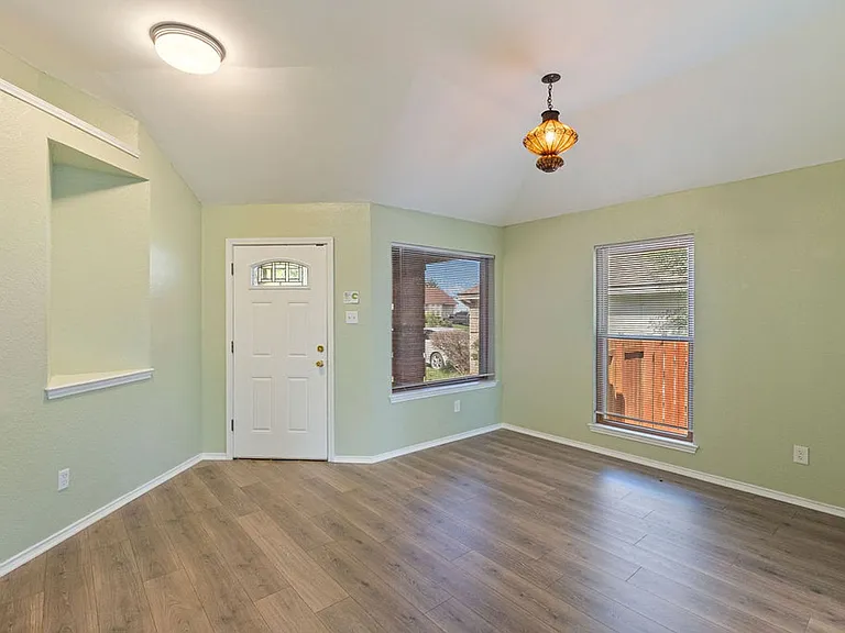 2215 Patsy Pkwy — Photo 3