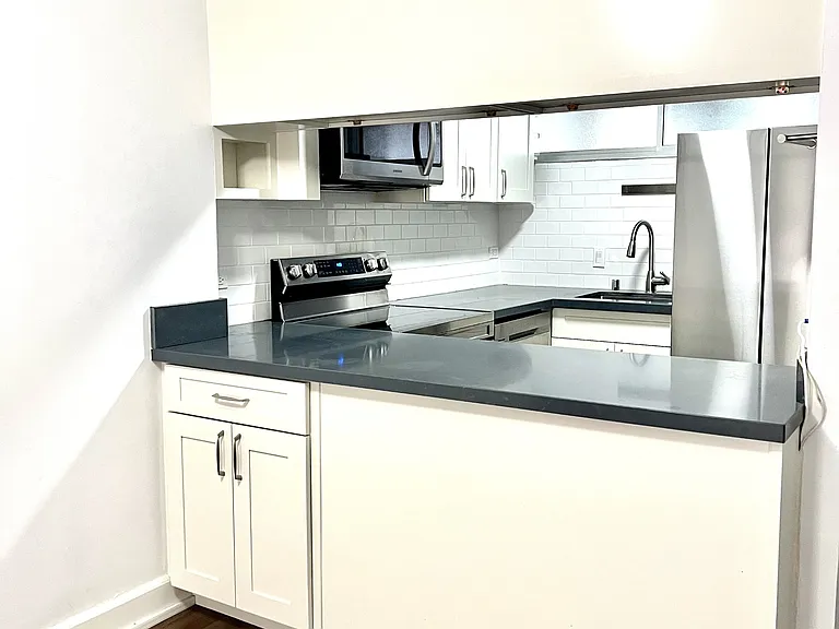 555 University Ave #101-1 — Photo 2