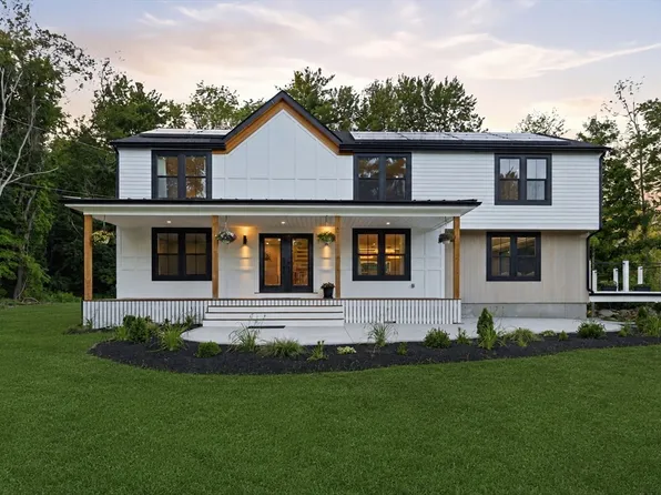 7 Clover Hill Dr, Chelmsford, MA 01824