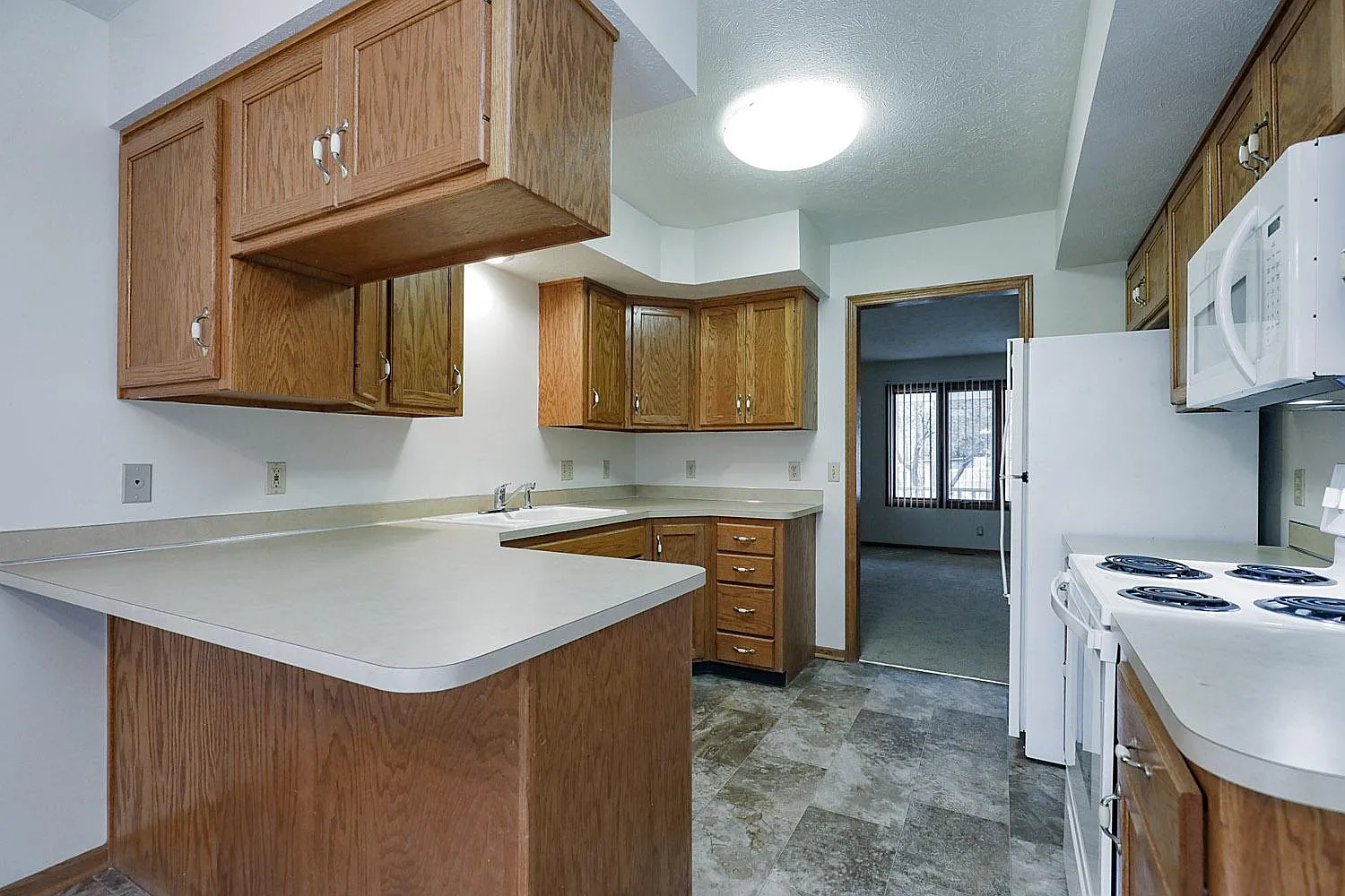 3 bed, 1.5 bath, 1402 sqft, $1,719 — Photo 4
