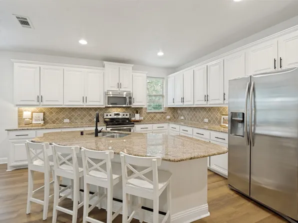 107 Meadow View Dr, McKinney, TX 75071