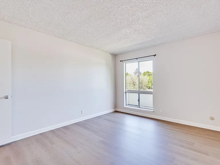 781 N Fair Oaks Ave #6 — Photo 30