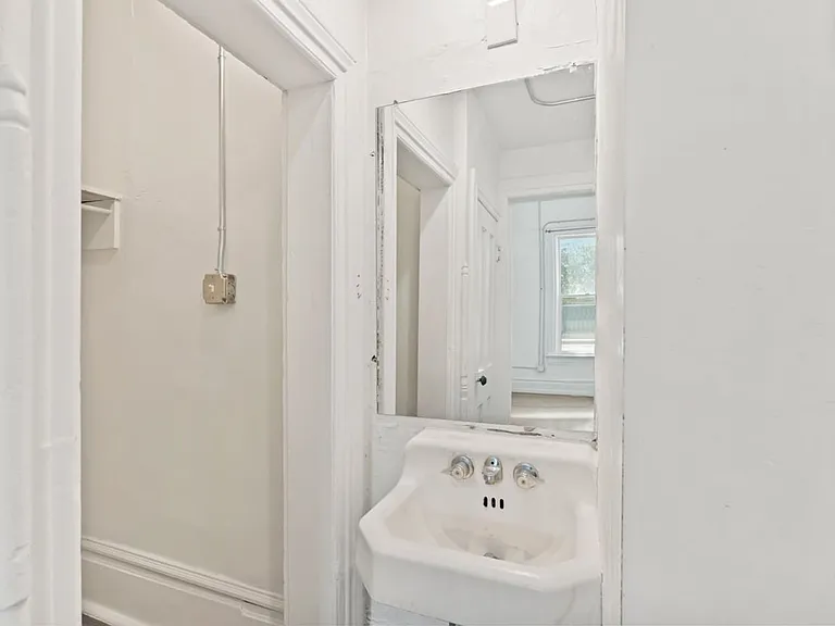264 N 200 W — Photo 20