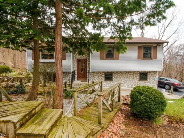 5 Canyon Rd, Vernon Twp., NJ 07461