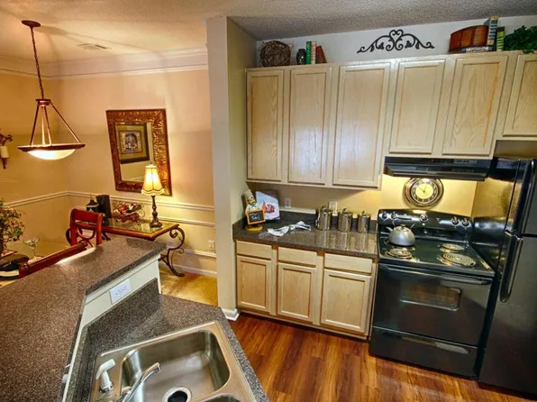 The Legends, 2101 21st St SE #2115-24, Hickory, NC 28602