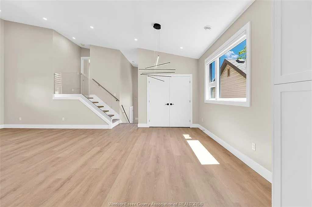 3 bed, $3,335 — Photo 4