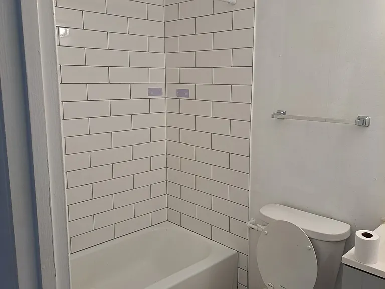 1382 Bradley Dr — Photo 3