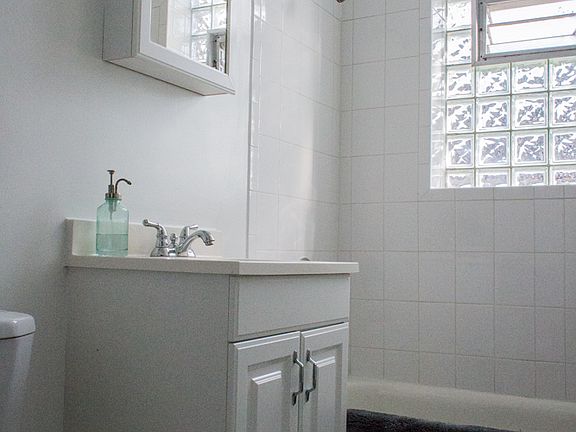 4th image of 4917 N Mozart St #1