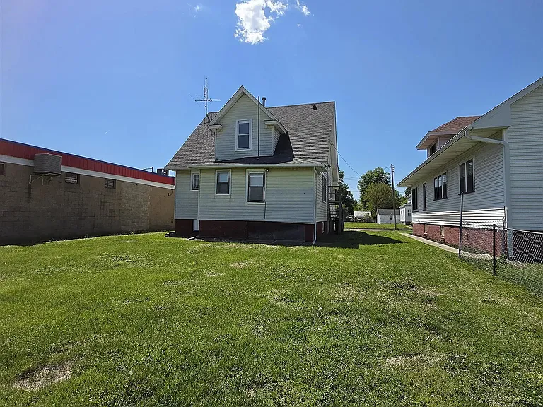 39 Arnold St — Photo 3