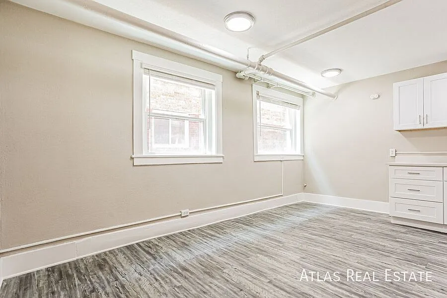 970 N Pearl Street — Photo 3