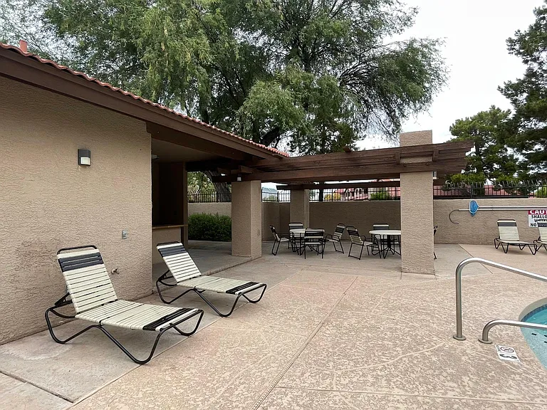 E Belleview Pl — Photo 34
