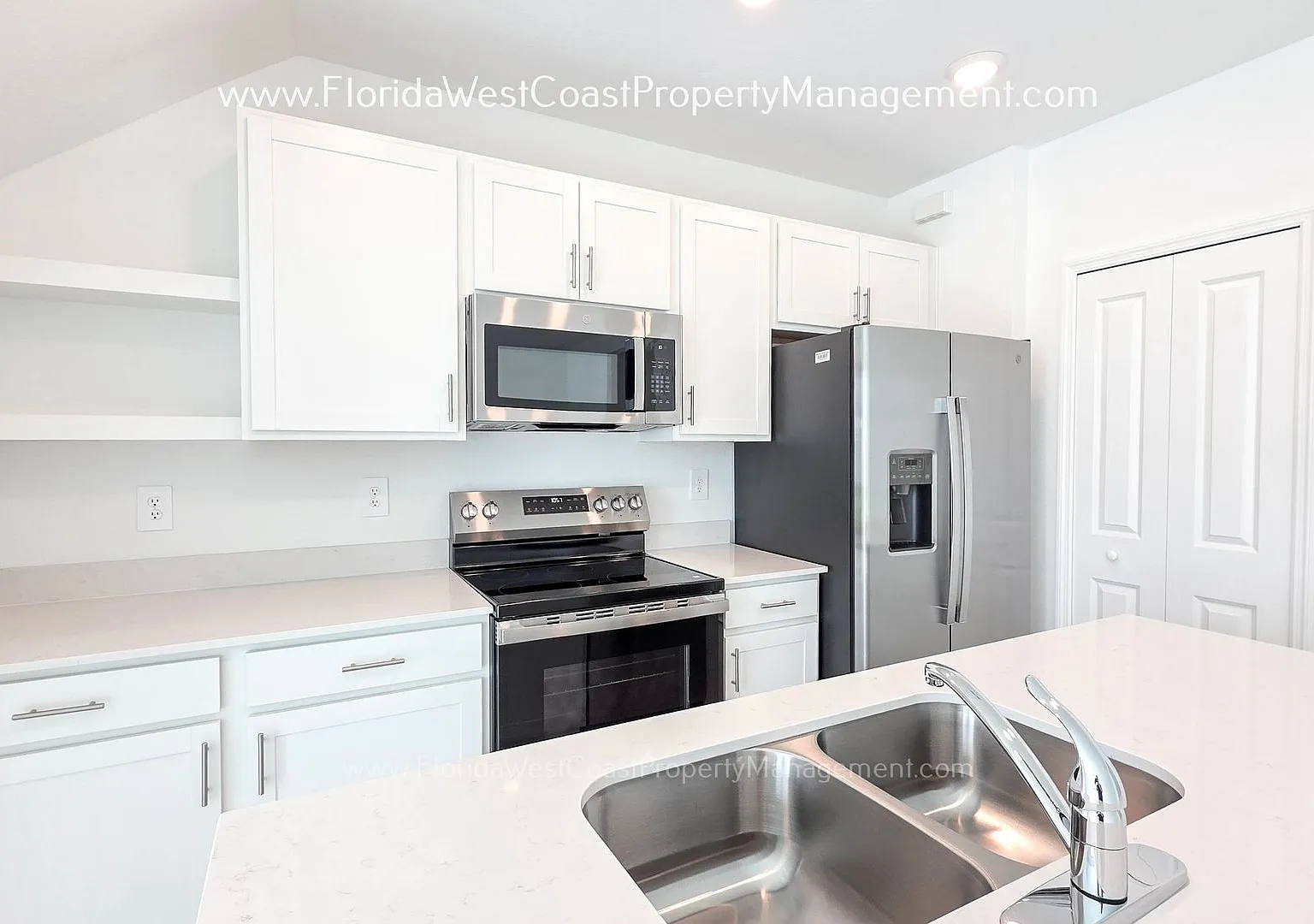 Brand New Townhome! Aurora At Lakewood Ranch! Move In Ready! Community Pool! — Photo 2