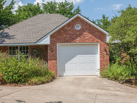 Detached Garage