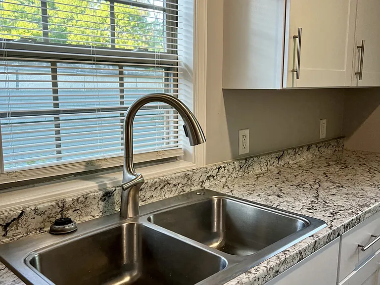 107 N Gillette Ave — Photo 24