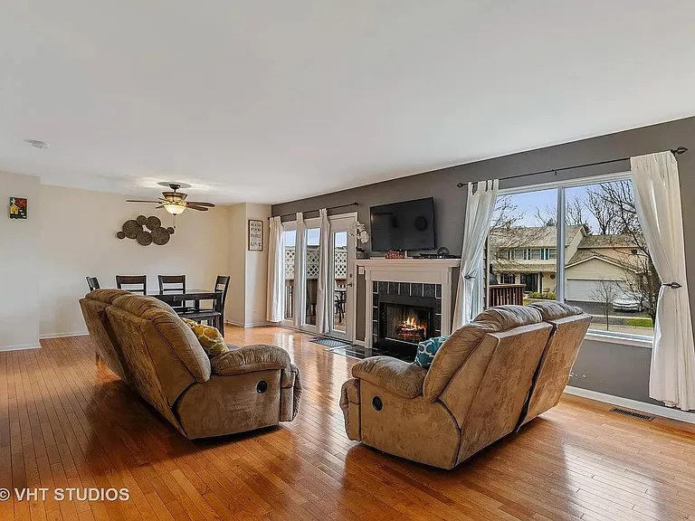 343 Stevens Ct — Photo 3