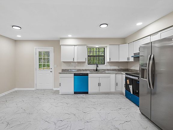 5th image of 112 Stegall St