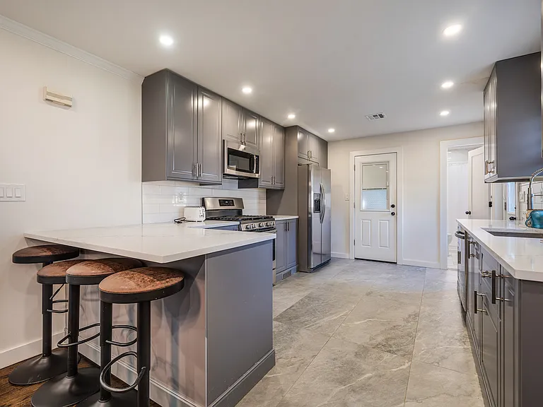 349 Hollywood Ave — Photo 9
