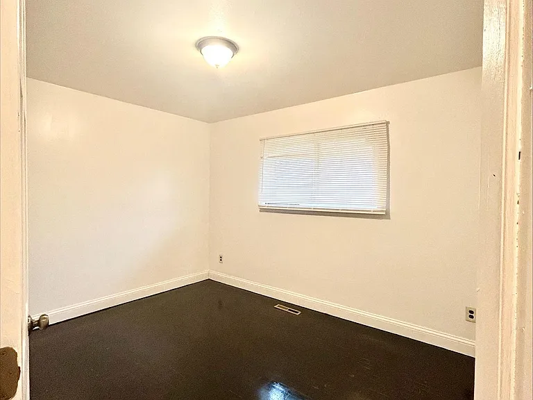 26730 Roberta St — Photo 6