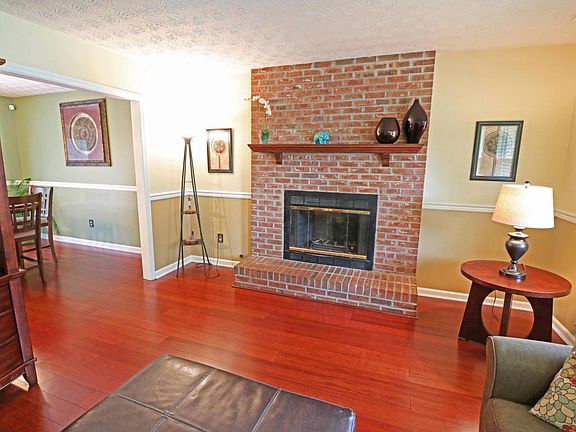 4th image of 8324 Clearwater Ct