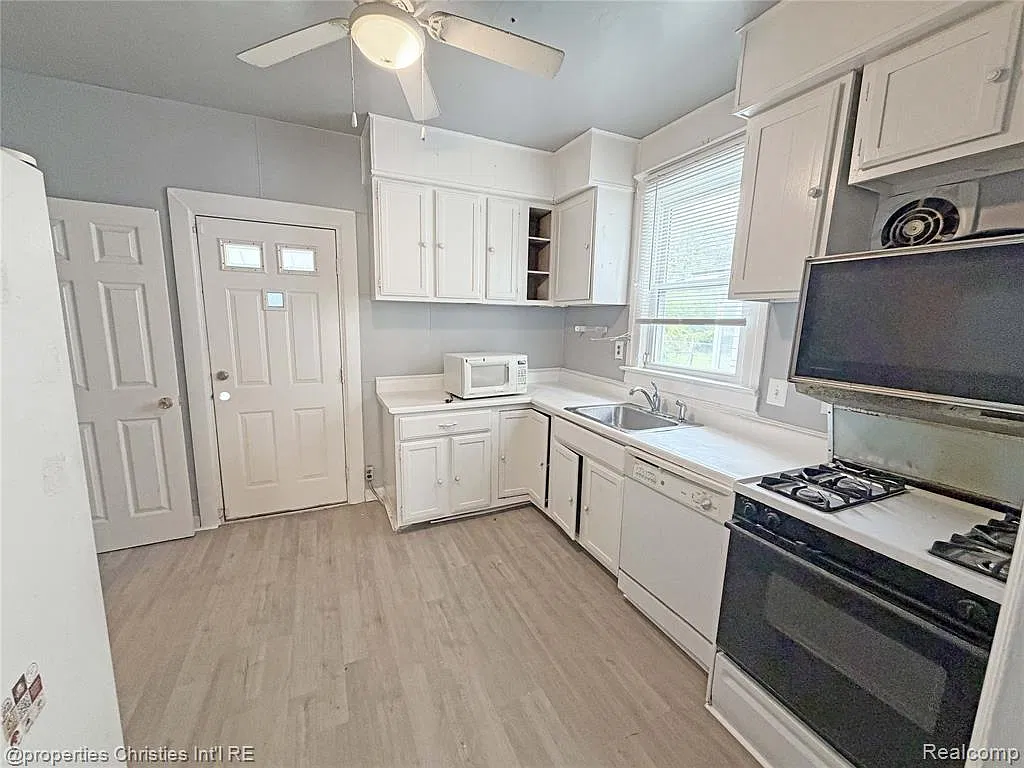 3 bed, 1.5 bath, 1816 sqft, $1,400 — Photo 4