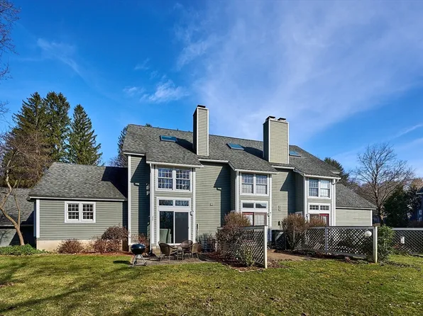 80 Amity Pl #80, Amherst, MA 01002