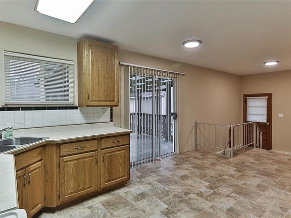 4th image of 7045 Laupher Ln