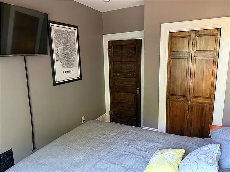 anothe view of the 2nd bedroom.