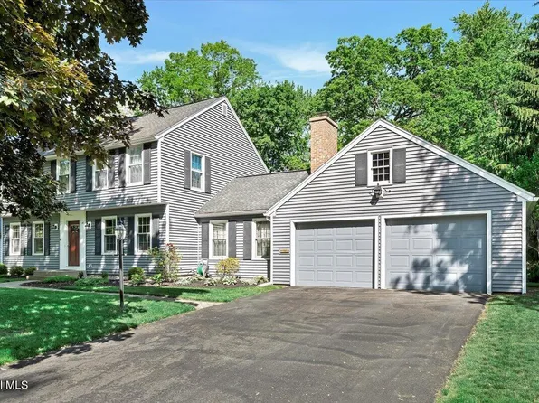 16 Longwood Drive, Delmar, NY 12054