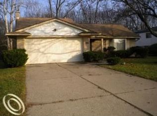 23330 Edinburgh St, Southfield, MI 48033