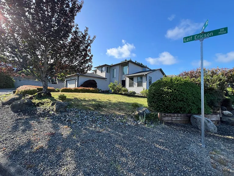 7512 Leif Ericson Dr — Photo 3