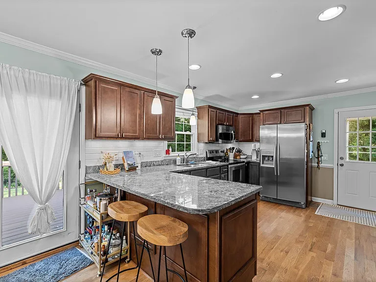 6109 Whittier Dr — Photo 10