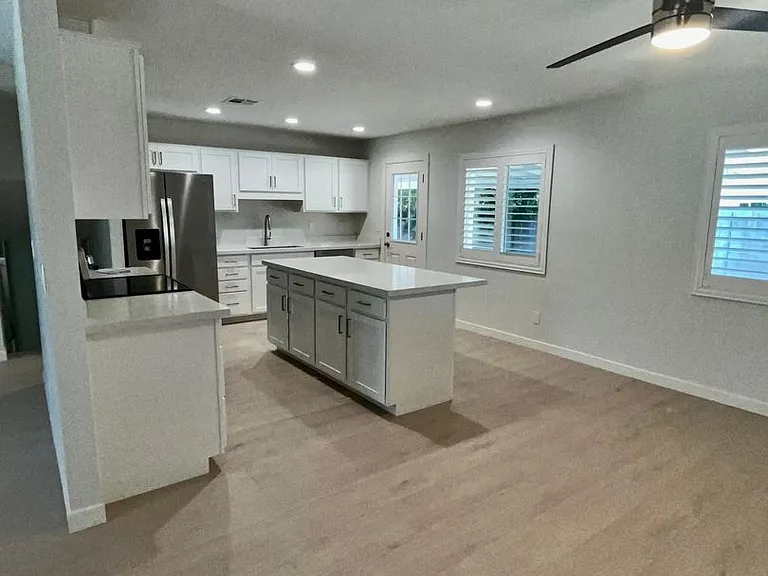 121 E Santa Cruz Dr — Photo 3