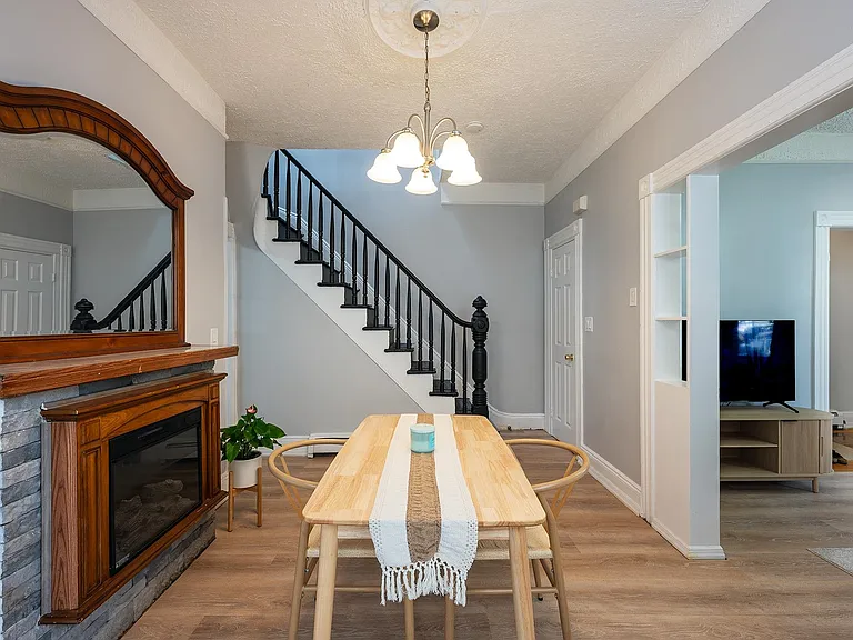 233 Bidwell Ave — Photo 3
