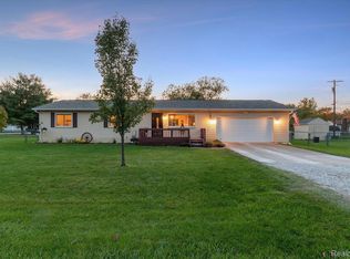 9122 Bernice Dr, Pinckney, MI 48169