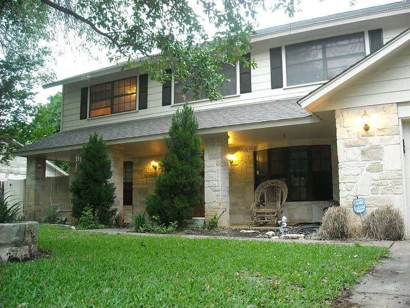 Lighting on natural stone exterior 