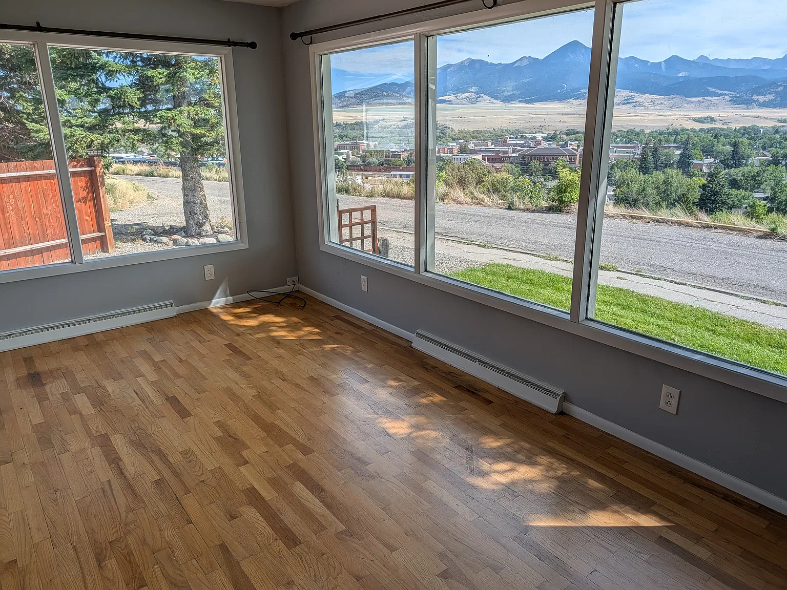 3 bed, 1952 sqft, $2,850 — Photo 4