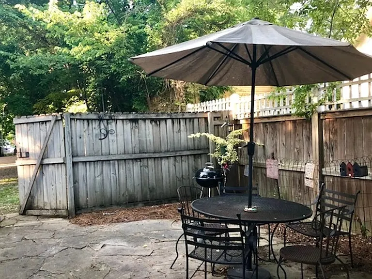 824 University Ave — Photo 1