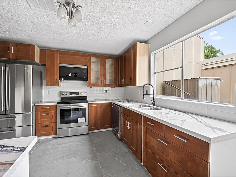 2340 Woodland Park Dr #113 — Photo 18
