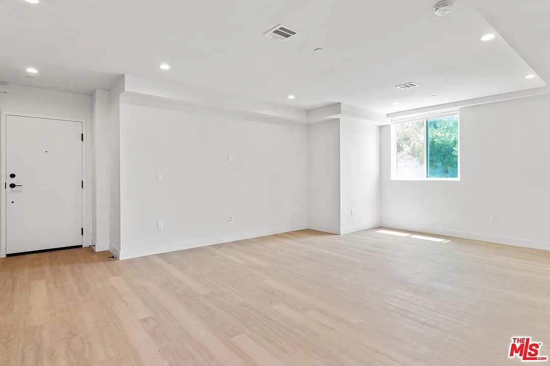 1 bed, 1.0 bath, 561 sqft, $2,100 — Photo 3