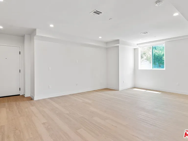 132 Rosemont Ave #201 — Photo 3