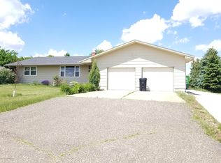 1384 14th St SW, Dickinson, ND 58601
